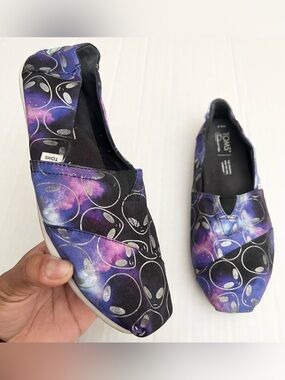 Toms | Alien Galaxy Graphic Purple and Black Alpargata Canvas Slip-Ons Flats